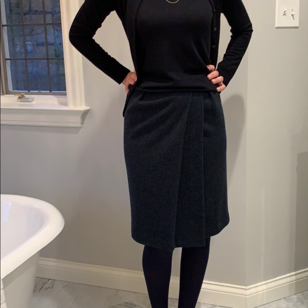 Giorgio Armani blue/grey wool pleated skirt. 40 - Picture 3 of 15